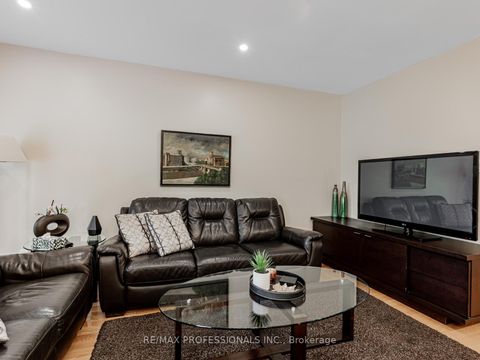 Photo 15 at 125 Kersey Crescent, North Richvale, Richmond Hill