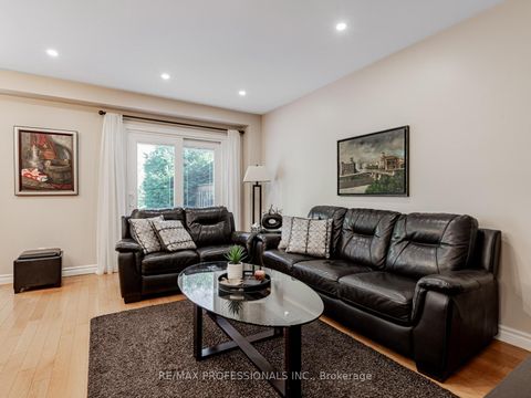 Photo 16 at 125 Kersey Crescent, North Richvale, Richmond Hill