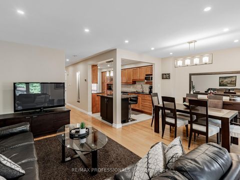 Photo 18 at 125 Kersey Crescent, North Richvale, Richmond Hill