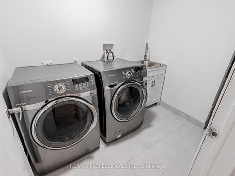 Photo 32 at 125 Kersey Crescent, North Richvale, Richmond Hill