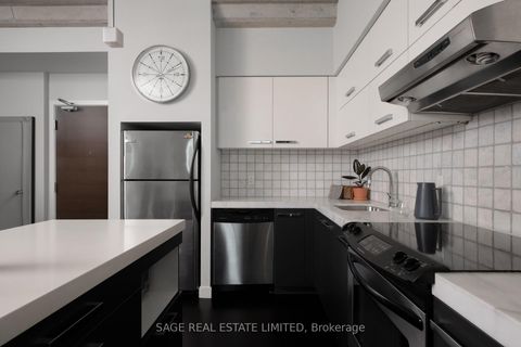 Photo 9 at 1301 - 552 Wellington Street W, Waterfront Communities C1, Toronto