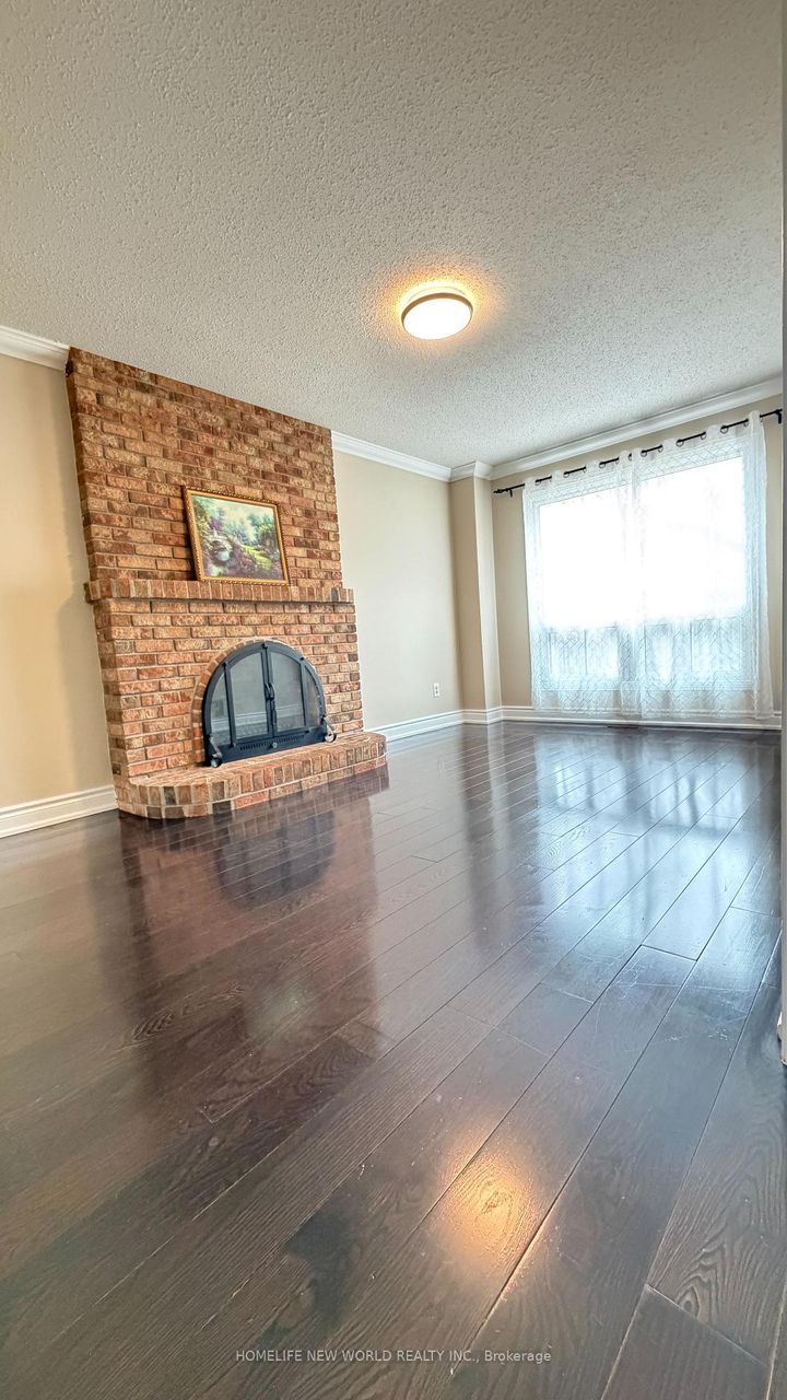 Photo 4 at 149 Huntington Park Drive, Thornlea, Markham