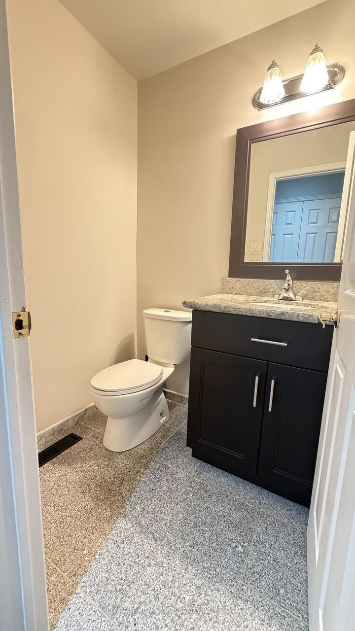 Photo 6 at 149 Huntington Park Drive, Thornlea, Markham