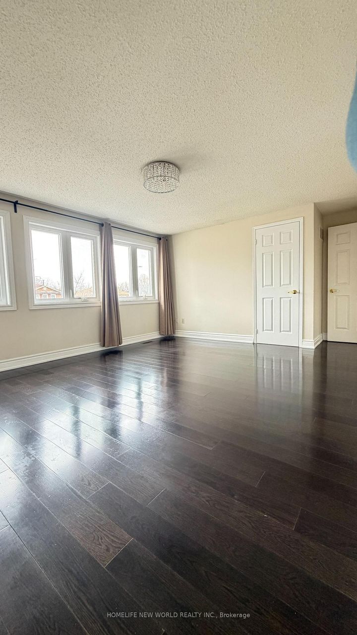 Photo 7 at 149 Huntington Park Drive, Thornlea, Markham