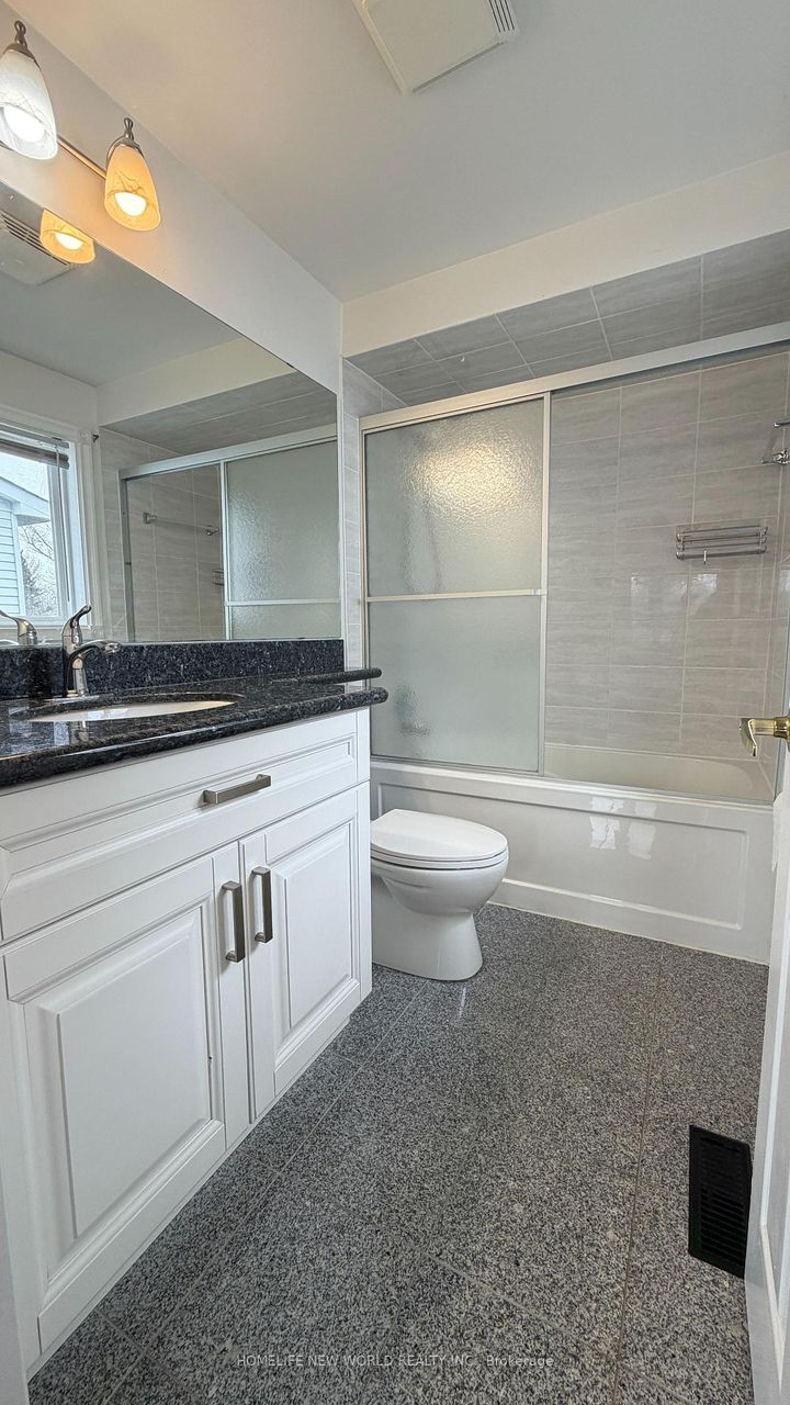 Photo 9 at 149 Huntington Park Drive, Thornlea, Markham