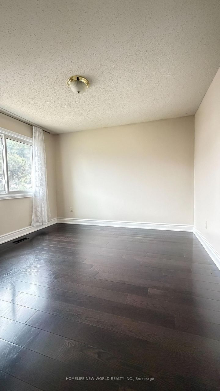 Photo 11 at 149 Huntington Park Drive, Thornlea, Markham