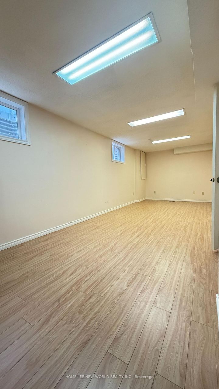 Photo 14 at 149 Huntington Park Drive, Thornlea, Markham