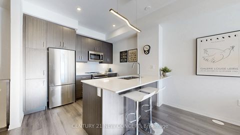 Photo 6 at TH 284 - 140 Honeycrisp Crescent, Vaughan Corporate Centre, Vaughan