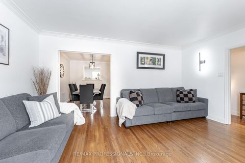 Photo 9 at 745 Glengrove Avenue W, Glen Park, Toronto