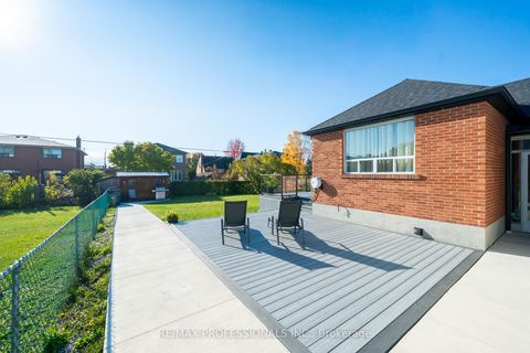 Photo 23 at 745 Glengrove Avenue W, Glen Park, Toronto