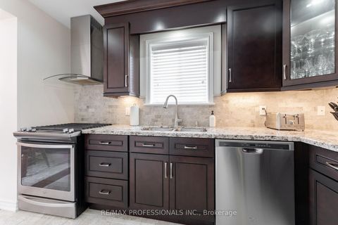 Photo 29 at 745 Glengrove Avenue W, Glen Park, Toronto