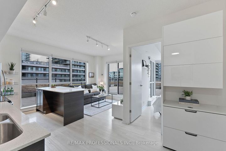 Photo 3 at 611 - 2200 Lakeshore Boulevard W, Mimico, Toronto