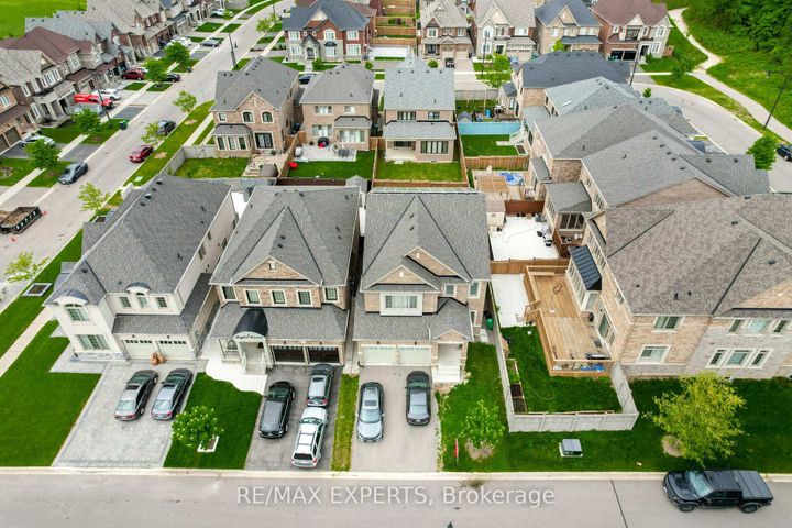 Photo 2 at 5 Mugford Crescent, Bram West, Brampton