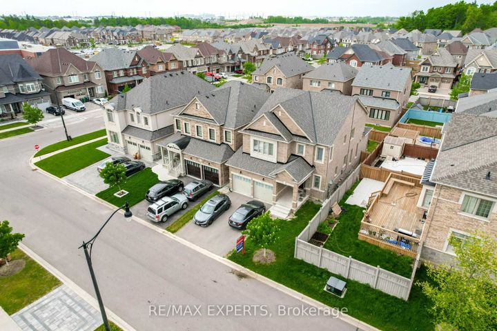 Photo 3 at 5 Mugford Crescent, Bram West, Brampton