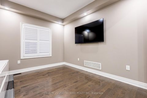 Photo 5 at 228 FLEETWOOD Drive, Eastdale, Oshawa