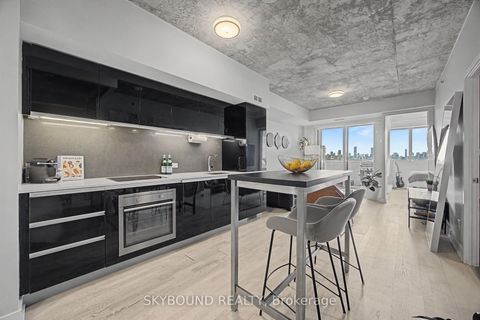 Photo 5 at 1023 - 20 Minowan Miikan Lane, Little Portugal, Toronto