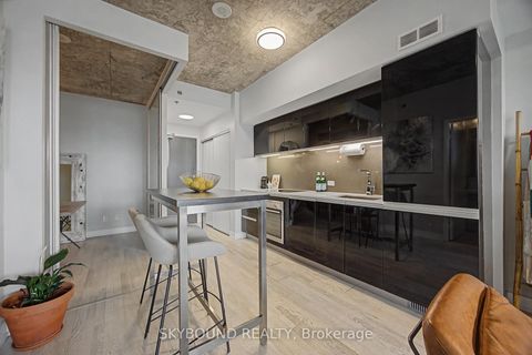 Photo 6 at 1023 - 20 Minowan Miikan Lane, Little Portugal, Toronto