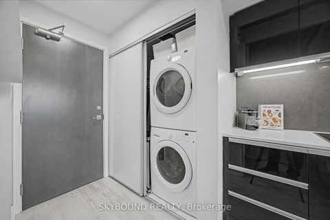 Photo 8 at 1023 - 20 Minowan Miikan Lane, Little Portugal, Toronto