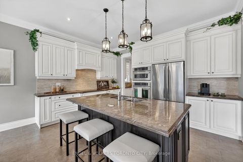 Photo 11 at 10 Silver Sterling Crescent, Vellore Village, Vaughan