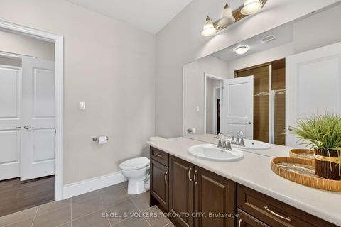 Photo 31 at 10 Silver Sterling Crescent, Vellore Village, Vaughan