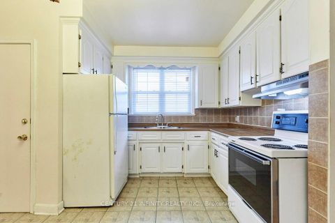 Photo 11 at 1181 Valley Drive, Lakeview, Oshawa