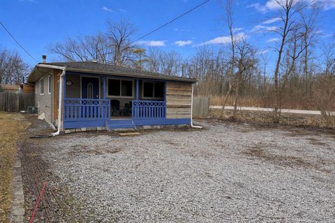 Photo 1 at 815 Lagoon Drive, Historic Lakeshore Communities, Georgina