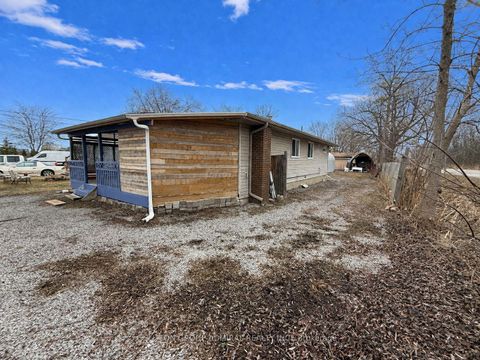 Photo 2 at 815 Lagoon Drive, Historic Lakeshore Communities, Georgina