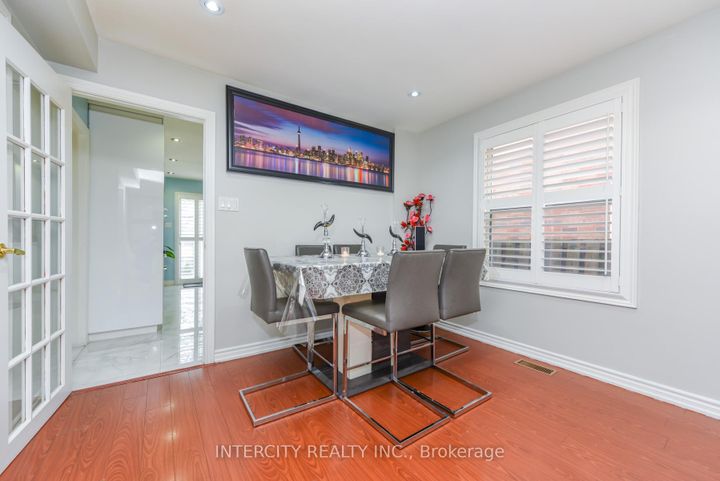 Photo 13 at 7140 Dalewood Drive, Malton, Mississauga