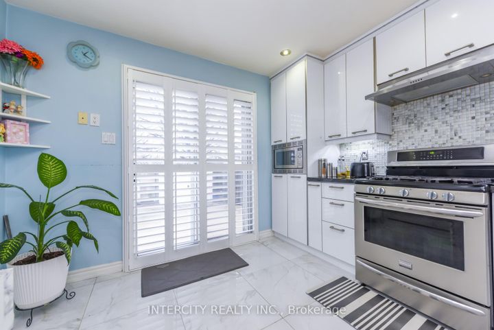 Photo 19 at 7140 Dalewood Drive, Malton, Mississauga