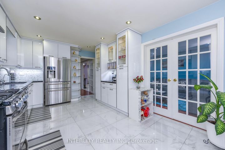 Photo 20 at 7140 Dalewood Drive, Malton, Mississauga