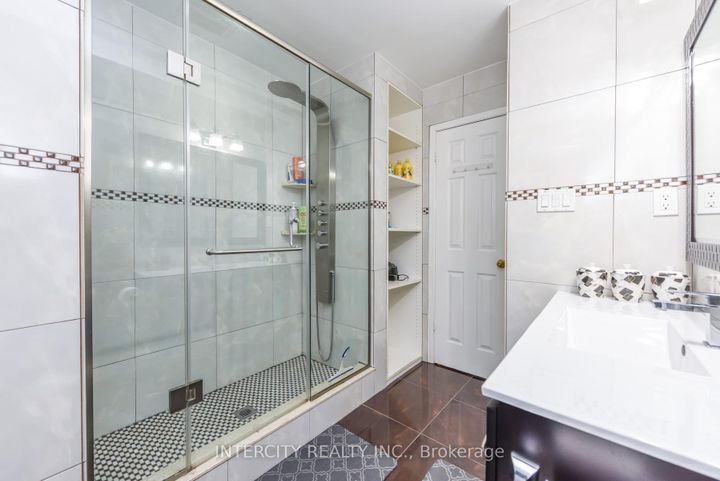 Photo 25 at 7140 Dalewood Drive, Malton, Mississauga