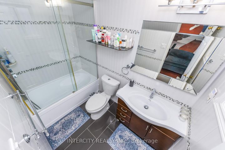 Photo 33 at 7140 Dalewood Drive, Malton, Mississauga