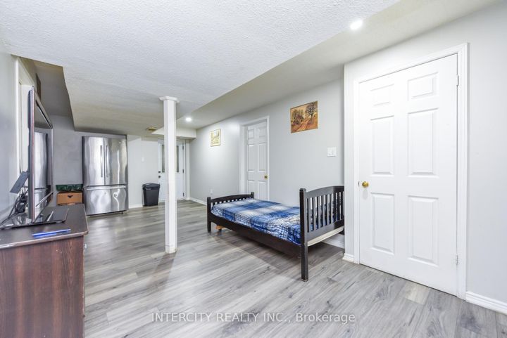 Photo 40 at 7140 Dalewood Drive, Malton, Mississauga