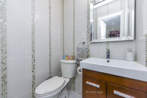 Photo 7 at 7140 Dalewood Drive, Malton, Mississauga