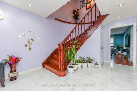 Photo 9 at 7140 Dalewood Drive, Malton, Mississauga