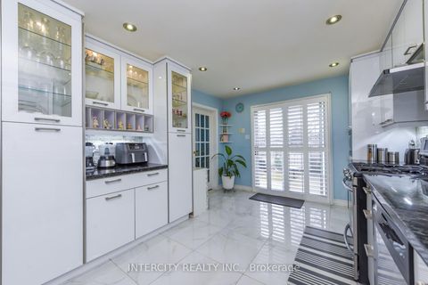 Photo 18 at 7140 Dalewood Drive, Malton, Mississauga