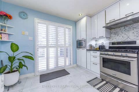 Photo 19 at 7140 Dalewood Drive, Malton, Mississauga