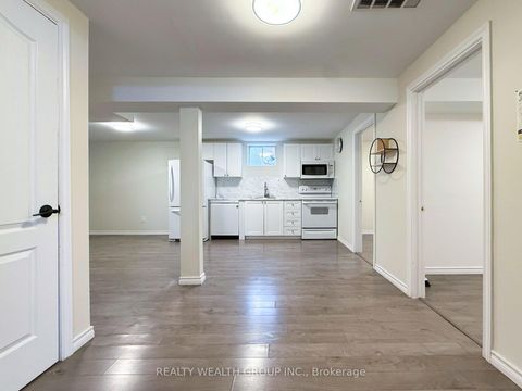 Photo 5 at 61 Stollar Boulevard, Little Lake, Barrie