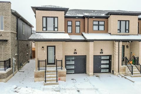 Photo 1 at 23 Turnberry Lane, Painswick South, Barrie