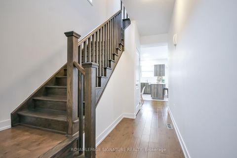 Photo 5 at 23 Turnberry Lane, Painswick South, Barrie