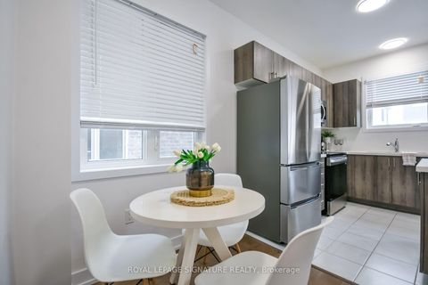 Photo 7 at 23 Turnberry Lane, Painswick South, Barrie