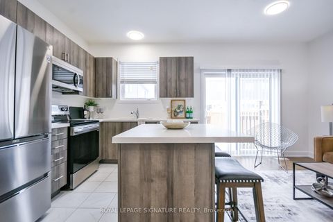 Photo 8 at 23 Turnberry Lane, Painswick South, Barrie