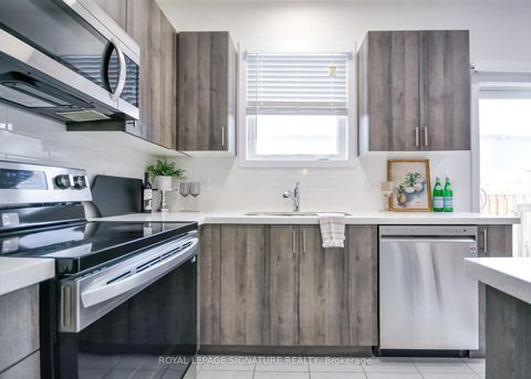 Photo 9 at 23 Turnberry Lane, Painswick South, Barrie