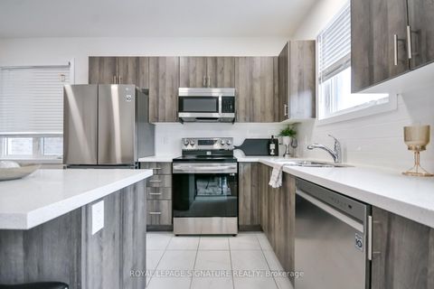 Photo 10 at 23 Turnberry Lane, Painswick South, Barrie