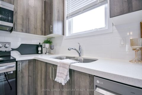 Photo 11 at 23 Turnberry Lane, Painswick South, Barrie