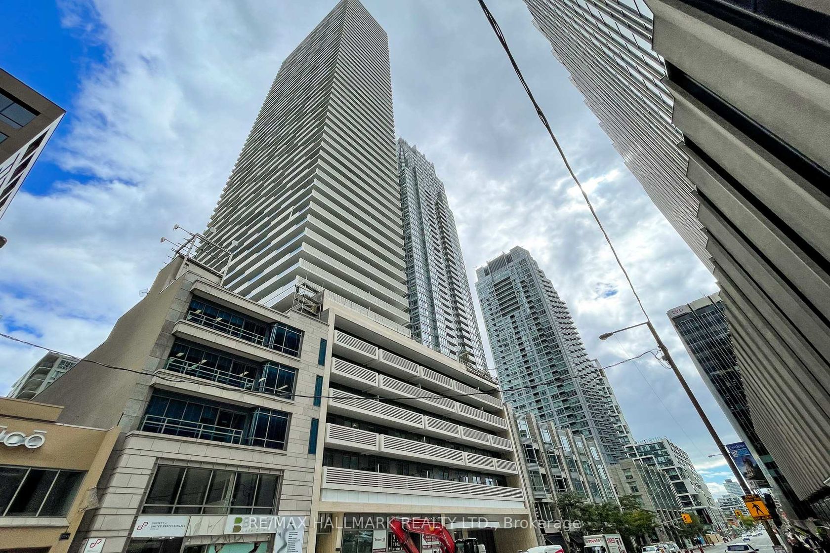 2211 - 2221 Yonge Street, Mount Pleasant West, Toronto by Loree Meneguzzi Real Estate 2211 - 2221 Yonge Street, Mount Pleasant West, Toronto