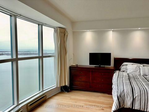 Photo 11 at 3803 - 77 Harbour Square, Waterfront Communities C1, Toronto