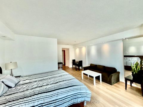 Photo 12 at 3803 - 77 Harbour Square, Waterfront Communities C1, Toronto