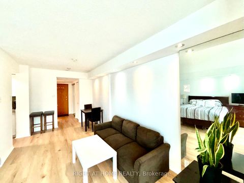 Photo 13 at 3803 - 77 Harbour Square, Waterfront Communities C1, Toronto
