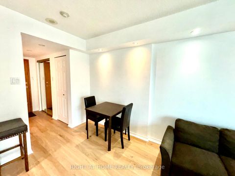 Photo 14 at 3803 - 77 Harbour Square, Waterfront Communities C1, Toronto